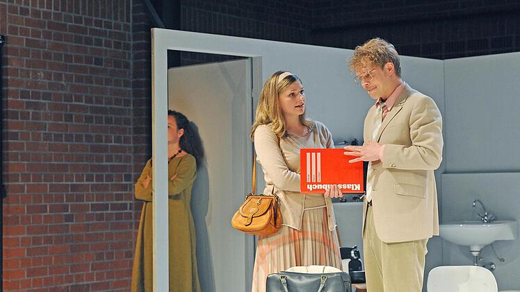 Turbulentes Pennäler-Drama: "Frau Müller muss weg" feierte Premiere im Coburger Theater in der Reithalle.Foto: Andrea Kremper