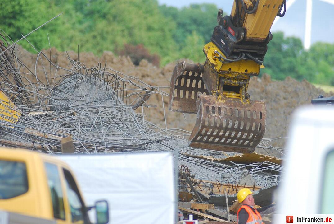 Brückeneinsturz bei Werneck: Aufräumen an der Unglücksstelle