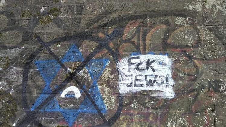 Graffitis wie das hier in Nürnberg sind noch einmal das Schlimmste. Antisemitismus ist in Deutschland mitnichten überwunden. Foto: Rias Bayern