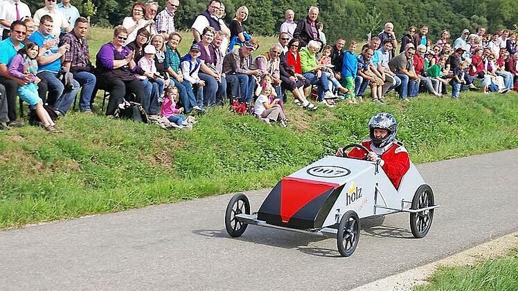 Am 7. September gehen wieder die tollkühnen Seifenkistenrennen-Fahrer in Wolfsdorf an den Start.  Foto: Thomas Hümmer