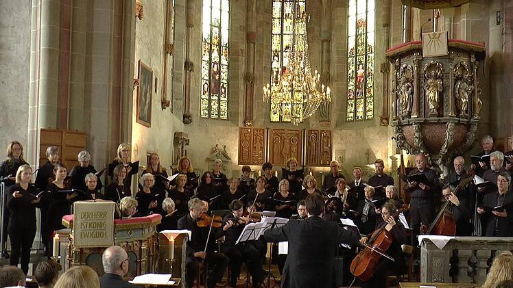 Unter der Leitung von Matthias Göttemann wurde die dreisätzige Bachkantate aufgeführt.Christian Licha