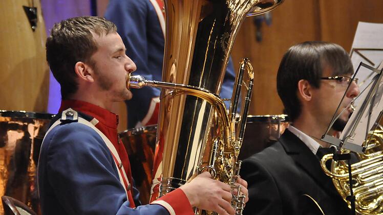 Das Jugendmusikkorps Bad Kissingen spielt den Auftakt zum "Bad Kissinger Winterzauber 2016/ 2017". Foto: Peter Klopf