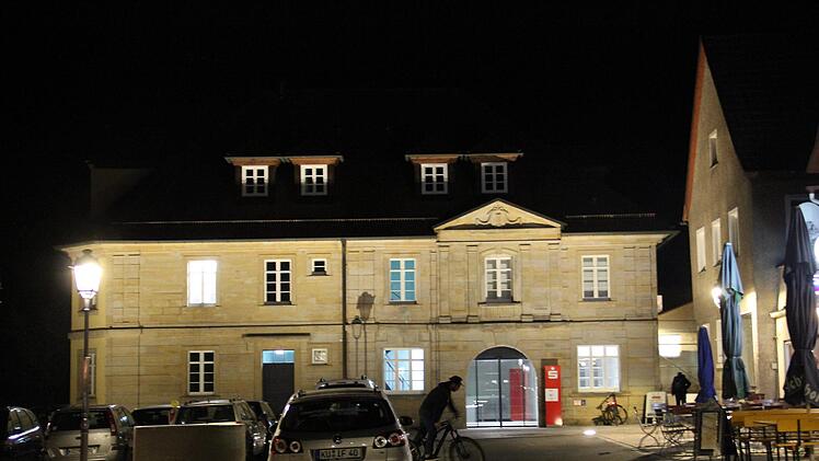 Im alten Rathaus Thurnau wird ab sofort Theater gemacht. Der Raum des Schlosstheaters ist über die Rückseite des Gebäudes zu erreichen.Katharina Müller-Sanke