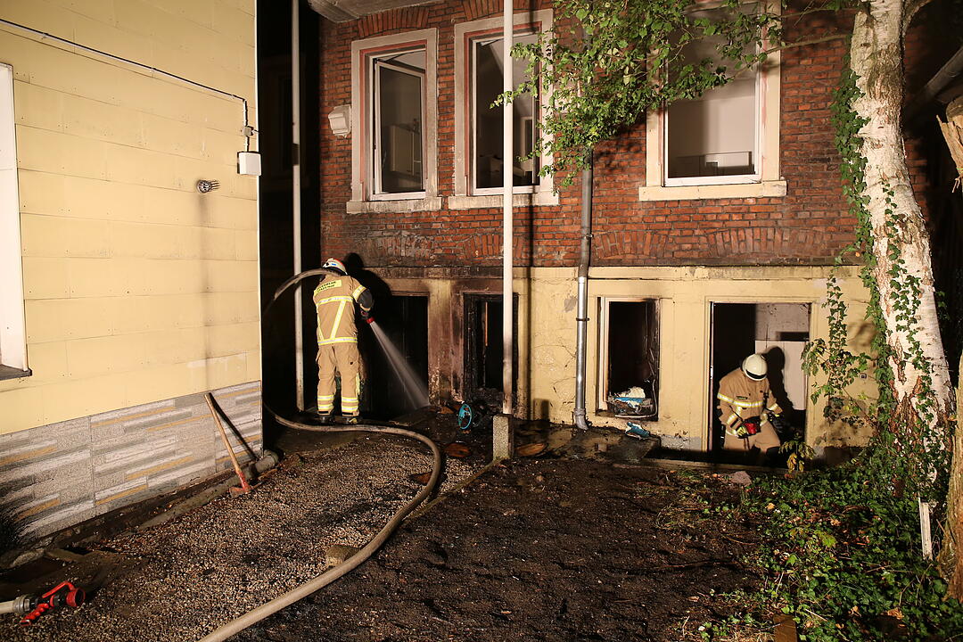 Wohnhaus in Hof in Flammen