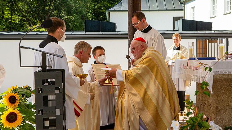 Christian Rentsch wurde von Kardinal Reinhard Marx zum Priester geweiht. Foto: Robert Kiderle