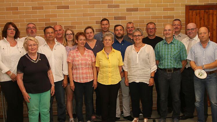 Viele Mitglieder der TSG Niederfüllbach wurden während des Festabends mit für 25, 30 und 40 Jahre Vereinszugehörigkeit geehrt. Foto: Michael Stelzner