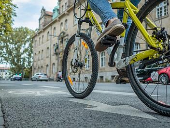 Ein Problem im Straßenverkehr sind Radler, die auf der falschen Straßenseite fahren und so den Verkehr gefährden.  Foto: Lea Schreiber