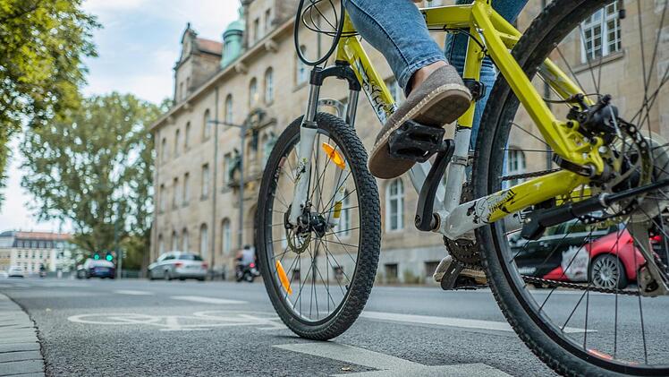 Ein Problem im Straßenverkehr sind Radler, die auf der falschen Straßenseite fahren und so den Verkehr gefährden.  Foto: Lea Schreiber