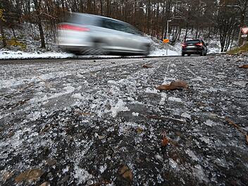 Autofahren bei Eisregen und Blitzeis: ADAC klärt auf - diese Bußgelder drohen