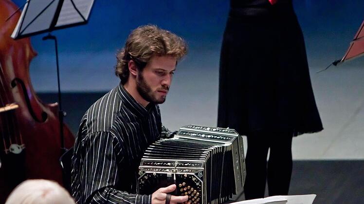 Matias Gonzales, Bandoneon