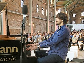 Bernhard Schüler von "Triosence" war der Star des Abends: Denn er steckte hinter all den groovigen und melodiösen Jazz-Stücken.