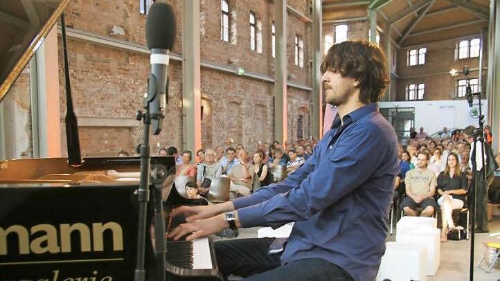 Bernhard Schüler von "Triosence" war der Star des Abends: Denn er steckte hinter all den groovigen und melodiösen Jazz-Stücken.