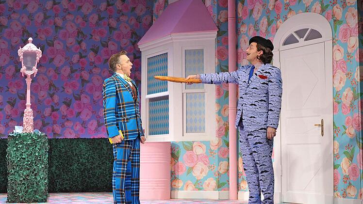 Szene aus der Neuinszenierung von Otto Nicolais "Die lustigen Weiber von Windsor" am Landestheater Coburg. Foto: Andrea Kremper