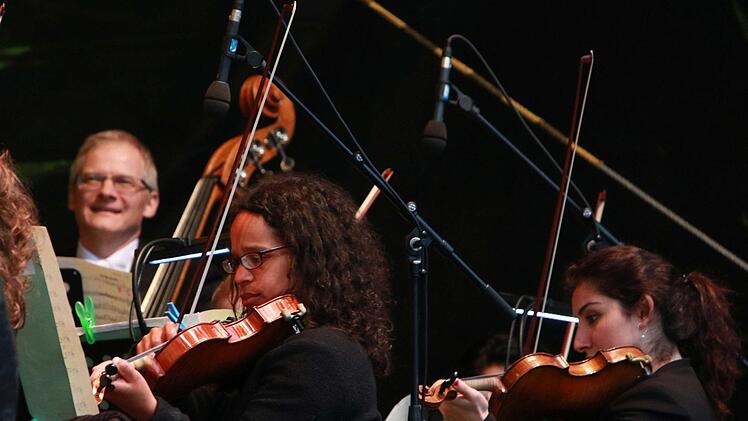 Impressionen vom Coburger Klassik-Open-Air im Rosengarten mit dem Philharmonischen Orchester des LandestheatersFoto: Jochen Berger