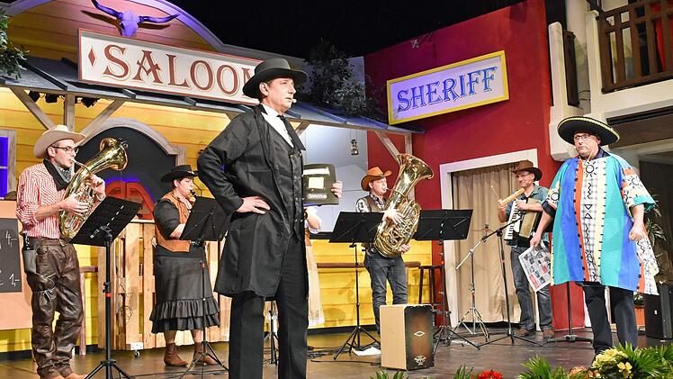 Die Musik- und Gesangsgruppe "Hasenblech" mit ihrer Show "Go West or East".