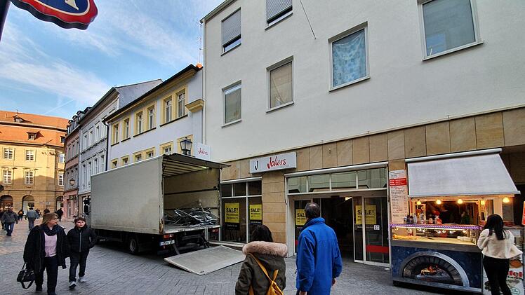 Im Jokers-Buchladen entsteht ein Ernsting's-Shop.- Foto: Sebastian Schanz