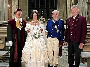 Gioachino Rossini, präsentiert von Burkhard Ascherl (links), Königin Therese (Sabine Rustler), Ludwig I. ( Florin Binder) und Hans-Jörg Rustler (Moderation).