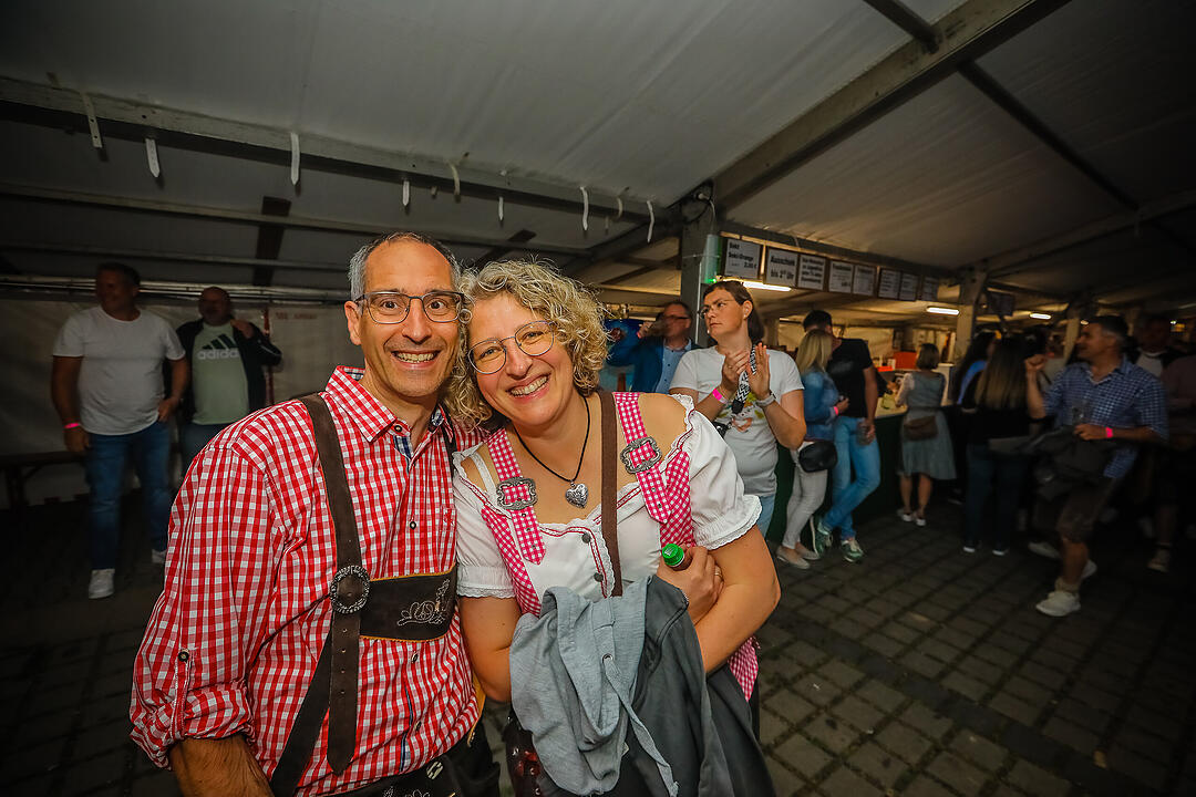 Samstagsparty im Festzelt!