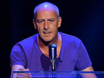 Von Frauenfu&szlig;ball h&auml;lt Mario Basler nichts - und h&auml;lt damit auch nicht hinterm Berg.