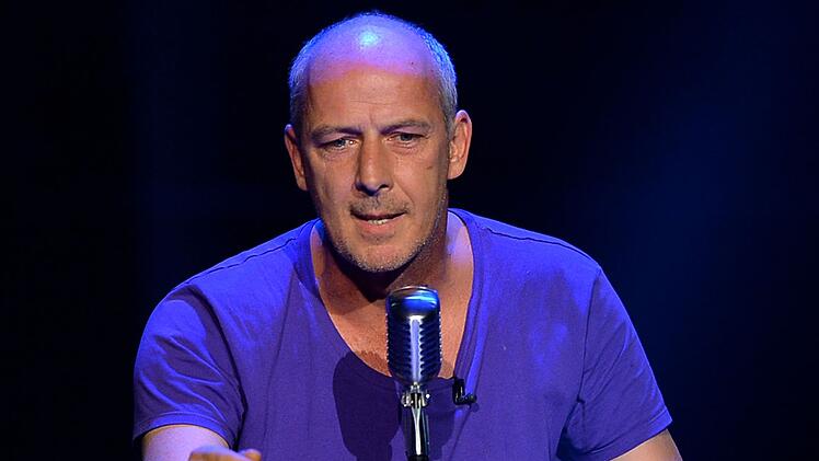 Von Frauenfu&szlig;ball h&auml;lt Mario Basler nichts - und h&auml;lt damit auch nicht hinterm Berg.