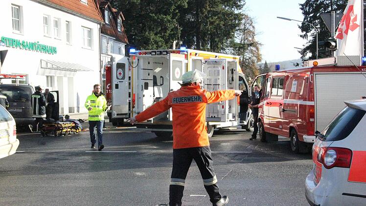Am Montag gegen 11.05 Uhr kam es an der Kreuzung Stöhrstraße/Rodacher Straße in Kronach zu einem schweren Verkehrsunfall. Foto: Vanessa Schneider