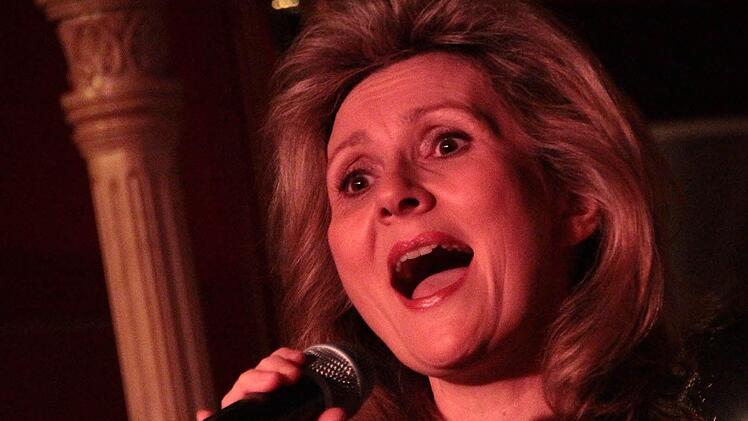 Ausdrucksstark nicht nur in der Stimme, sondern auch in Mimik und Perfomance, Sabine Krause.  Foto: J. Hofbauer