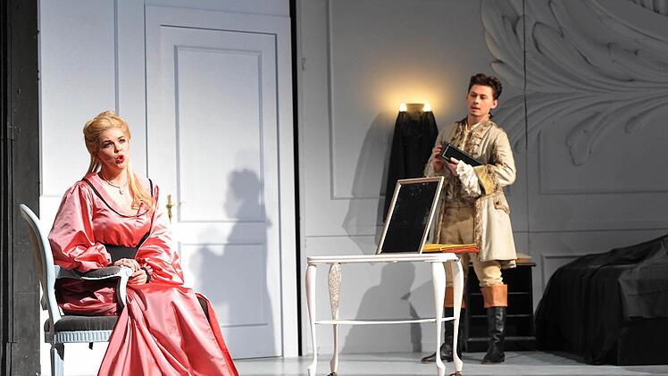 Szene aus dem "Rosenkavalier" am Landestheater Coburg.Foto: Andrea Kremper