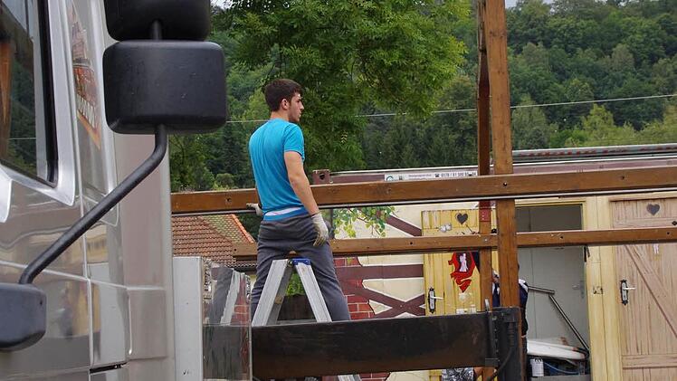 Die Lastwagen stehen zum Beladen bereit. Foto: Marco Meißner