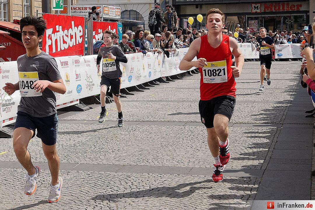 Weltkulturerbelauf 2017 in Bamberg: Der Zieleinlauf am Maxplatz