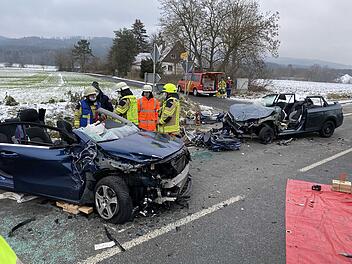 T&ouml;dlicher Unfall auf Staatsstra&szlig;e