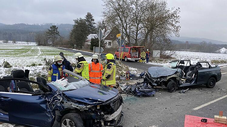 T&ouml;dlicher Unfall auf Staatsstra&szlig;e