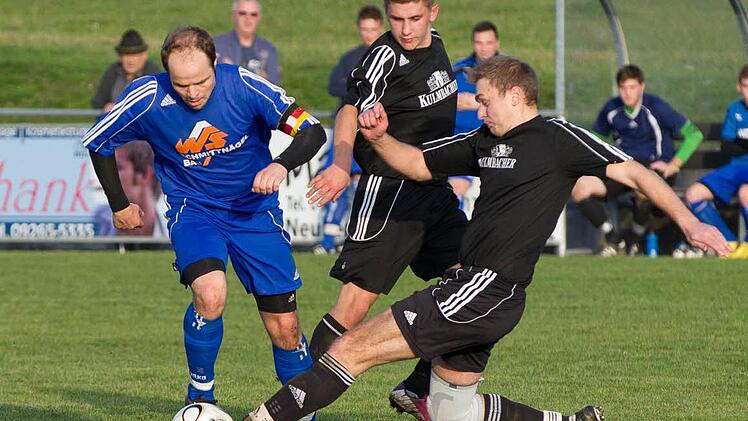 Mit 35 Punkten holte sich der FC Wallenfels den inoffiziellen Herbstmeistertitel der Kreisklasse. Zu den wichtigsten Akteuren der "Flößer" gehört Kapitän Michael Herrmann (links). Foto: Heinrich Weiß