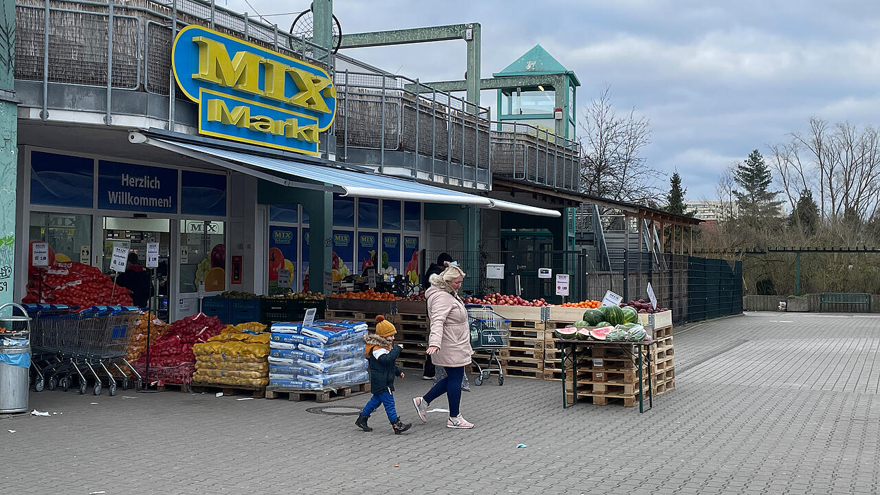 Wie viele Filialen hat Mix-Markt?