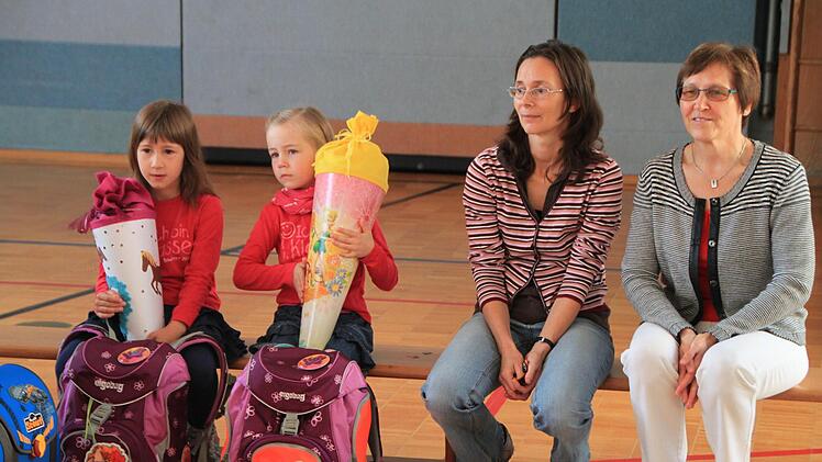 Übergabe der Sicherheitsdreiecke zum Schulanfang 2014 in Münnerstadt. Fotos: Paul Ziegler/Heike Beudert