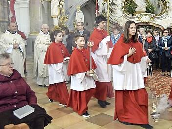 Die Prozession zum Wallfahrtsauftakt führte Kirchenschweizer Holger Schwind an. Foto: Andreas Welz