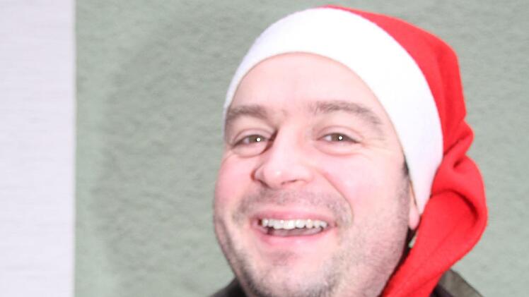 Michael Müller ist von Anfang an beim Frühschoppen dabei - und er trägt immer die gleiche Mütze. So ist es Tradition. Anschließend wird mit der Familie gefeiert, verriet er.Sonny Adam