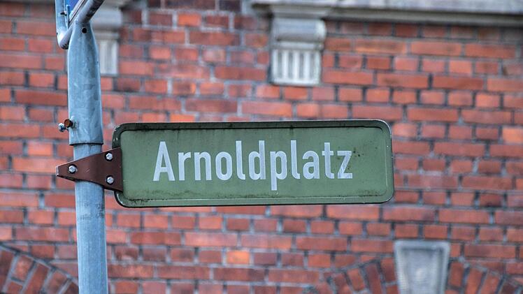 Straßenschild am Arnoldplatz in NeustadtFoto: Jochen Berger