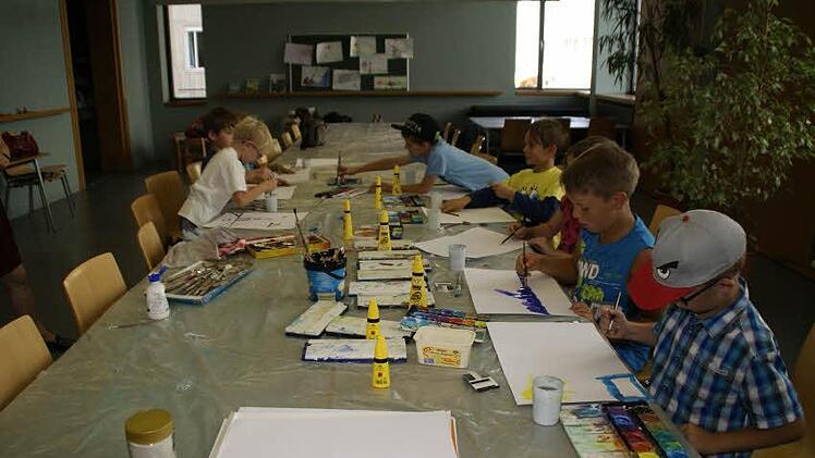 Im Georg-Schäfer-Museum in Schweinfurt durften sich die Oberauracher Ferienprogramm-Kinder selbst als Künstler versuchen. Foto: sw