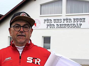 Für uns, für euch, für Reingsdäf - das Motto, von der Jugend ans Sportheim geschrieben, ist auch die Losung von "Kunner" Wenzel. Foto: EviSeeger