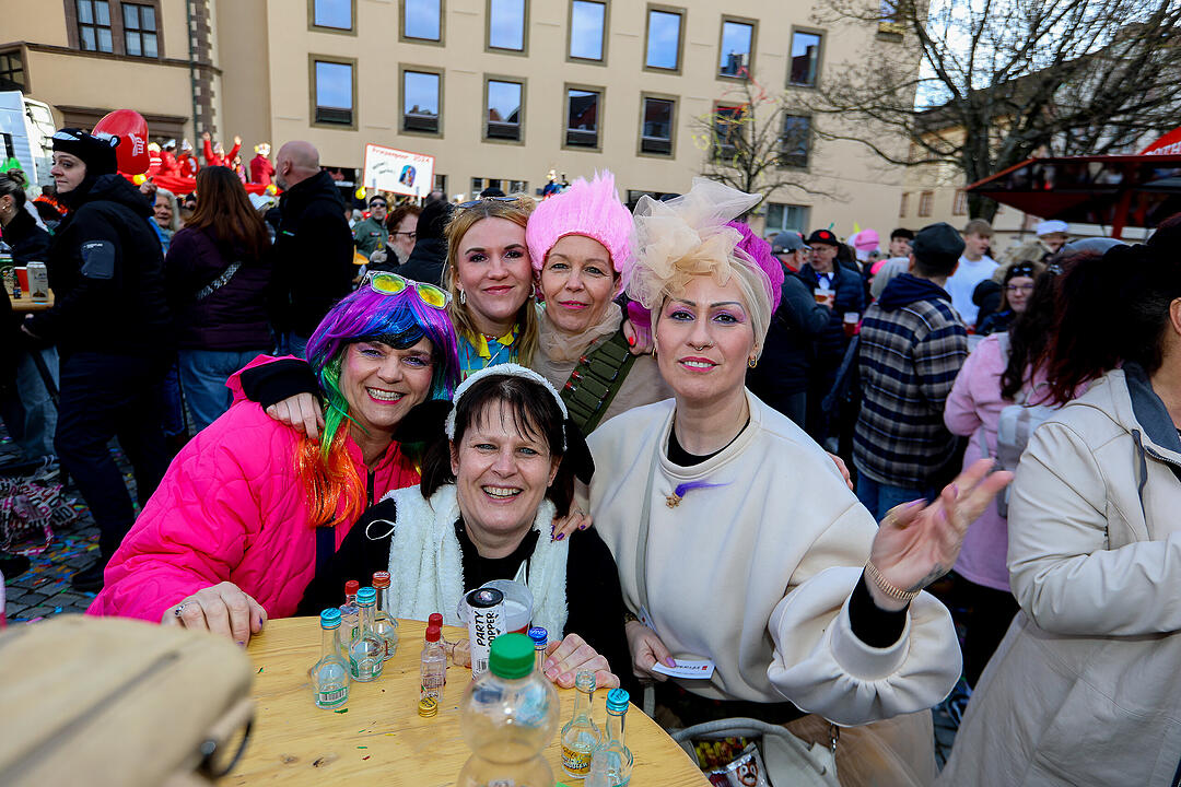 Große Party nach dem Faschingsumzug am Marktplatz.