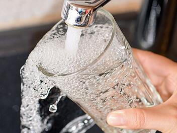 Trinkwasser, Abkochgebot, Wasser, Leitungswasser, Sp&uuml;lbecken, Wasserhahn