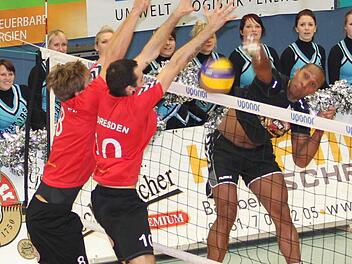 Heriberto Quero (rechts) punktet mit seiner Athletik und Sprungkraft.