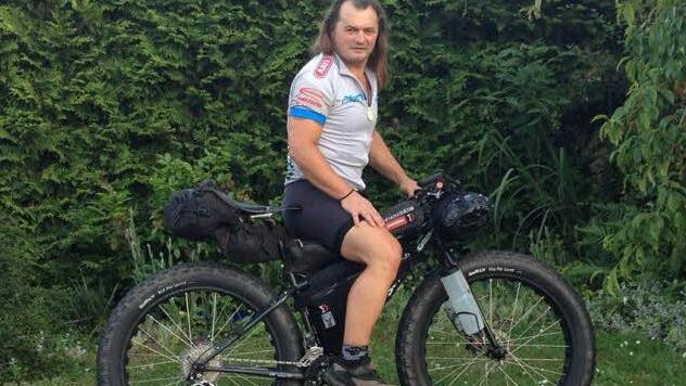 Mit minimalen Gepäck und wuchtigem "Fatbike" fährt Walter Lauter den Jakobsweg nach Spanien. Fotos: privat