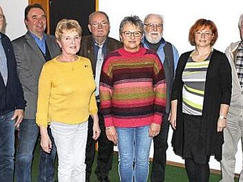 Der VdK Nordhalben zeichnete Mitglieder aus: von links Vorsitzender Werner Neubauer, Bürgermeister Michael Pöhnlein, Barbara Jaksch, Bernd Radlo, Pia Rudiak, Henry Ziegler, Kreisgeschäftsführerin Anja Schmidt und Michael Pöhnlein. Foto: Michael Wunder