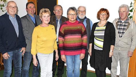 Der VdK Nordhalben zeichnete Mitglieder aus: von links Vorsitzender Werner Neubauer, Bürgermeister Michael Pöhnlein, Barbara Jaksch, Bernd Radlo, Pia Rudiak, Henry Ziegler, Kreisgeschäftsführerin Anja Schmidt und Michael Pöhnlein. Foto: Michael Wunder