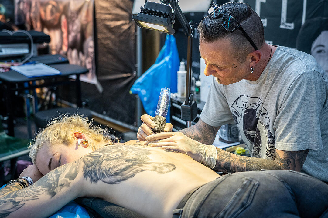 Mit vielen Top Tattookünstlern und Händlern.