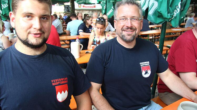 Die Rettungskräfte genossen den Abend auf der Sommerkirchweih.   Foto: Richard Sänger