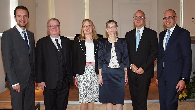 Wechsel im Amt des Direktors des Amtsgerichts: Bürgermeister Andreas Hügerich, Clemens Lückemann, Präsident des OLG-Bamberg, Ulrike Barausch, bisherige Direktorin des Amtsgerichts Lichtenfels, Ursula Haderlein, Präsidentin des Landgerichts Coburg, Matthias Huber, neuer Direktor des Amtsgerichts Lichtenfels und Landrat Christian Meißner (von links) Foto: Alfred Thieret