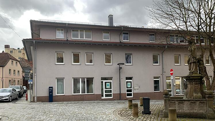 Heute geh&ouml;rt der Bullenstall der Merkur Privatbank.