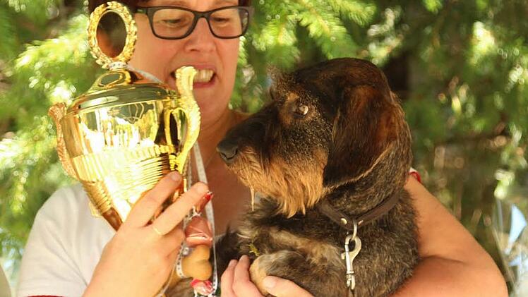 Der stolze Champion aus Thüringen: "Festus-Aik vom Faberwald" mit Claudia Bräutigam. Foto: Klaus Klaschka
